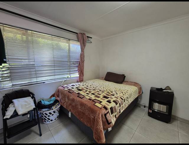 2 BEDROOM FLAT FOR SALE IN VANDERBIJLPARK SE 3
